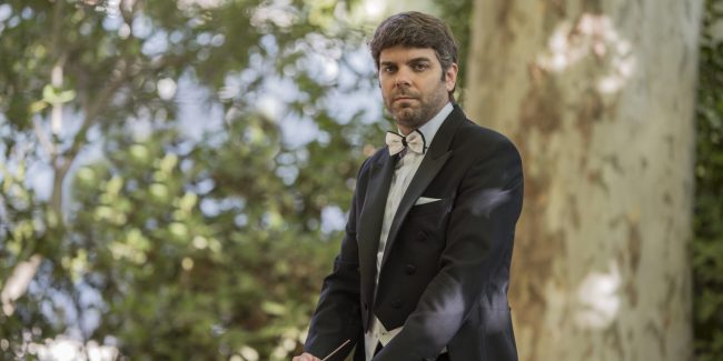 Rafael de Torres, originario de Pozoblanco, es un talentoso músico que ha actuado en salas de todo el mundo y ha trabajado con orquestas internacionales. Tras estudiar en Granada y Alemania, se convirtió en docente y director musical, participando en festivales y producciones de ópera. Actualmente, es director titular de varias jóvenes orquestas en España, destacando por su amplia trayectoria y liderazgo.