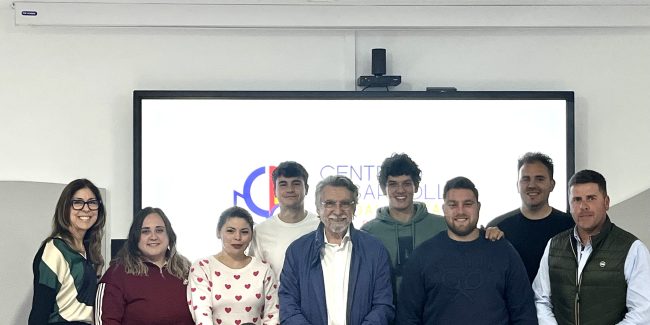 El 14 de mayo, la Fundación participó en el Programa Universitario de Ganadería, destacando la importancia de la leche y la carne en una dieta equilibrada, desmintiendo mitos y promoviendo la formación científica. La sesión, impartida por expertos como el Dr. Antonio Escribano y Raquel Santos, reforzó el compromiso de la fundación con la divulgación y hábitos alimenticios responsables. Este evento refleja su dedicación a la educación y la salud de la sociedad.